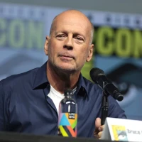 Bruce Willis siger op