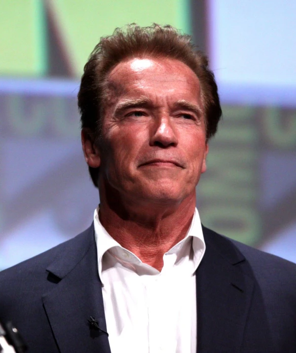 <strong>Arnold Schwarzenegger</strong>. Billede af Gage Skidmore.